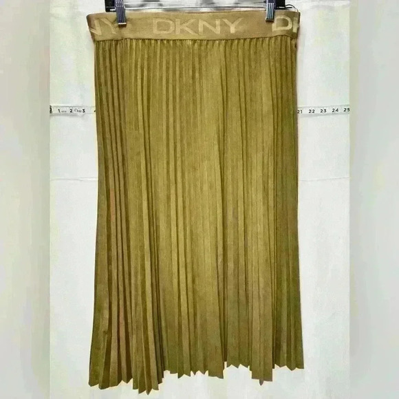 Excellent Cond, DKNY, Velvet-like pleated skirt w/ elastic waistband. Green - Picture 1 of 14